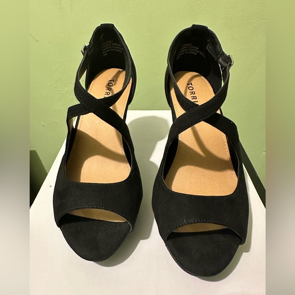 New - Torrid Cross Strap Platform Heel - Picture 3 of 6